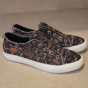 Blowfish Play Black Smashing Floral Size 10